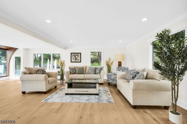 180 Roundtop Rd, Bernardsville Boro, NJ 07924