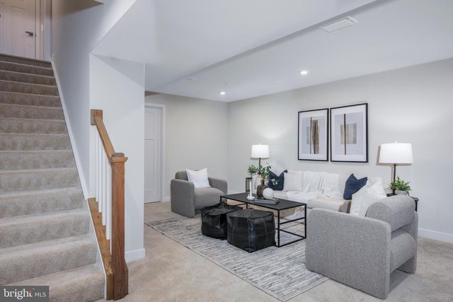 2482 SILVER LEAF DR, Frederick, MD 21702