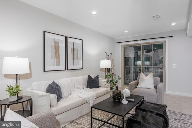 2482 SILVER LEAF DR, Frederick, MD 21702