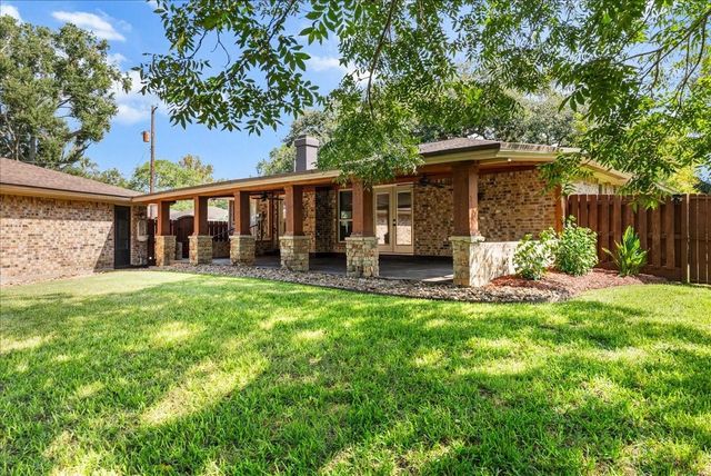 802 Riverside Drive, Alvin, TX 77511