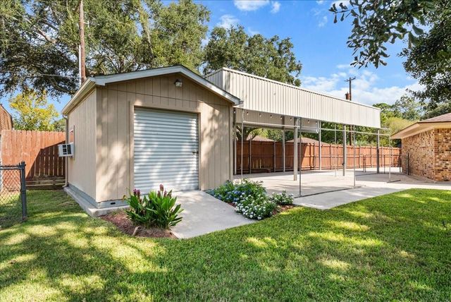 802 Riverside Drive, Alvin, TX 77511