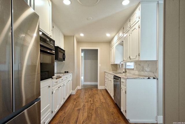 671 W MERRIWEATHER ST, New Braunfels, TX 78130
