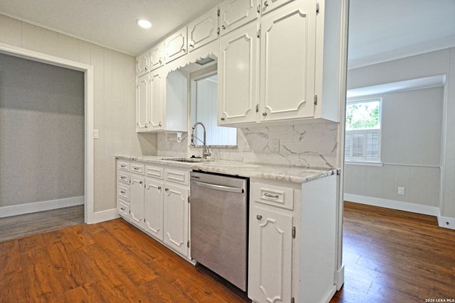 671 W MERRIWEATHER ST, New Braunfels, TX 78130