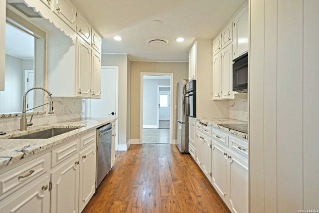 671 W MERRIWEATHER ST, New Braunfels, TX 78130