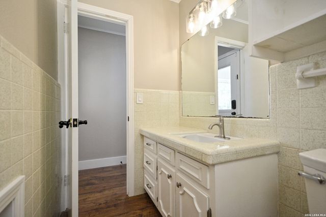 671 W MERRIWEATHER ST, New Braunfels, TX 78130