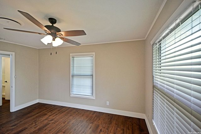 671 W MERRIWEATHER ST, New Braunfels, TX 78130