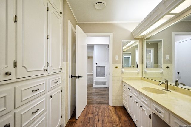 671 W MERRIWEATHER ST, New Braunfels, TX 78130