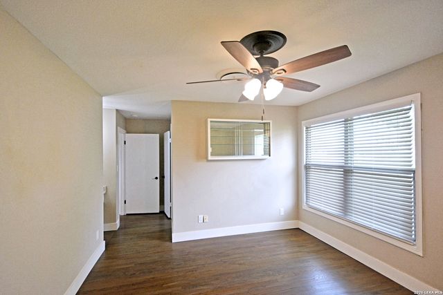 671 W MERRIWEATHER ST, New Braunfels, TX 78130