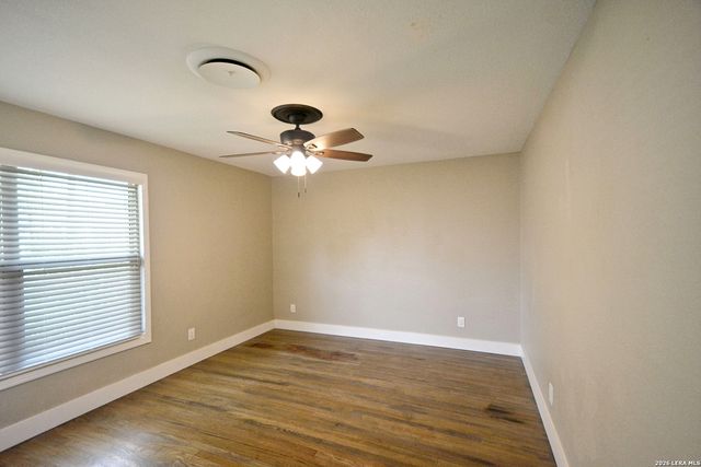 671 W MERRIWEATHER ST, New Braunfels, TX 78130