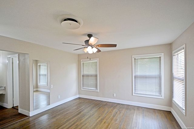 671 W MERRIWEATHER ST, New Braunfels, TX 78130