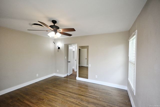 671 W MERRIWEATHER ST, New Braunfels, TX 78130