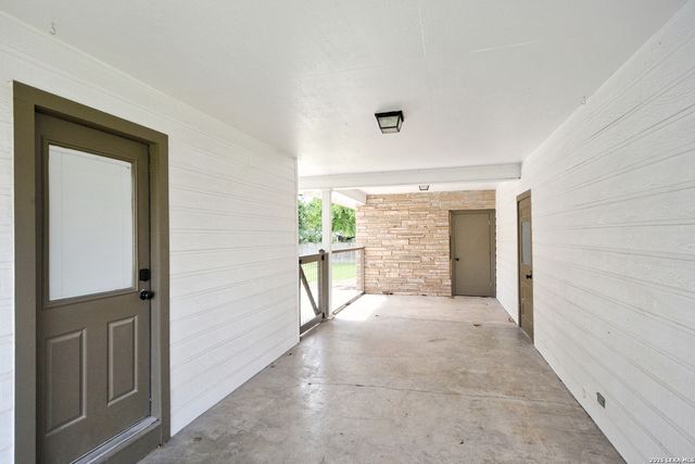 671 W MERRIWEATHER ST, New Braunfels, TX 78130
