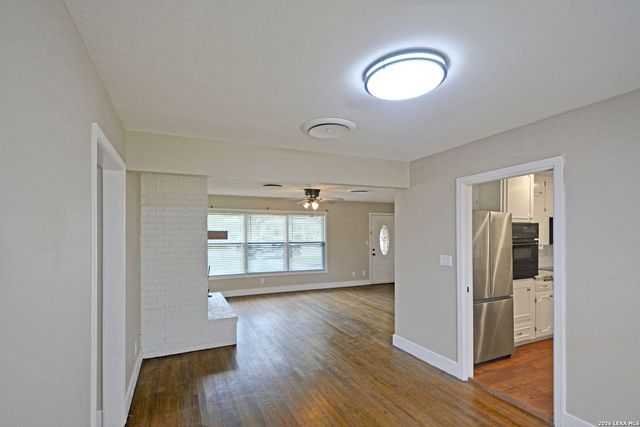 671 W MERRIWEATHER ST, New Braunfels, TX 78130