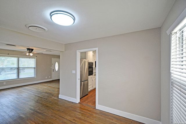 671 W MERRIWEATHER ST, New Braunfels, TX 78130