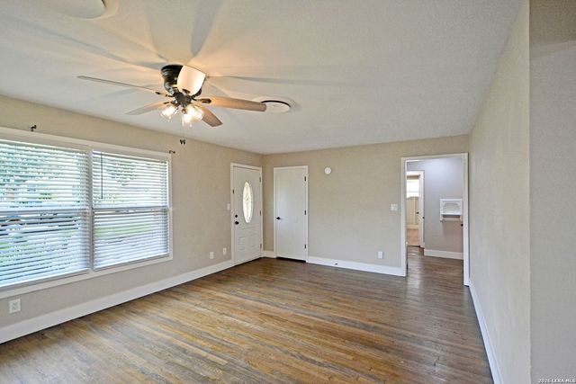 671 W MERRIWEATHER ST, New Braunfels, TX 78130