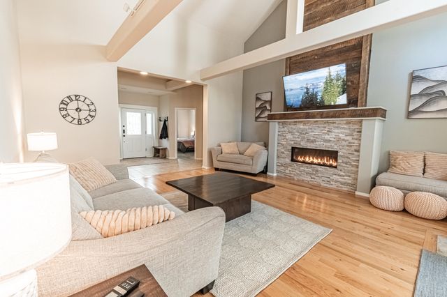 16876 Pony Express Way, Bend, OR 97707