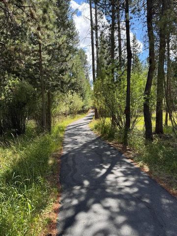 16876 Pony Express Way, Bend, OR 97707