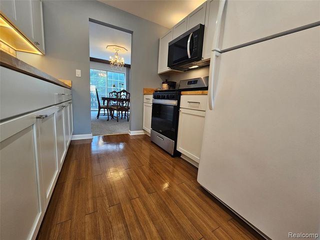 1437 Lantern Lane, Rochester Hills, MI 48306