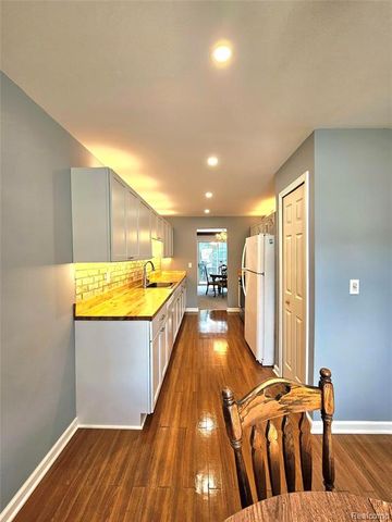 1437 Lantern Lane, Rochester Hills, MI 48306