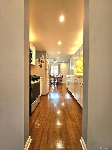 1437 Lantern Lane, Rochester Hills, MI 48306