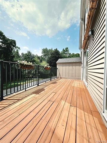 1437 Lantern Lane, Rochester Hills, MI 48306