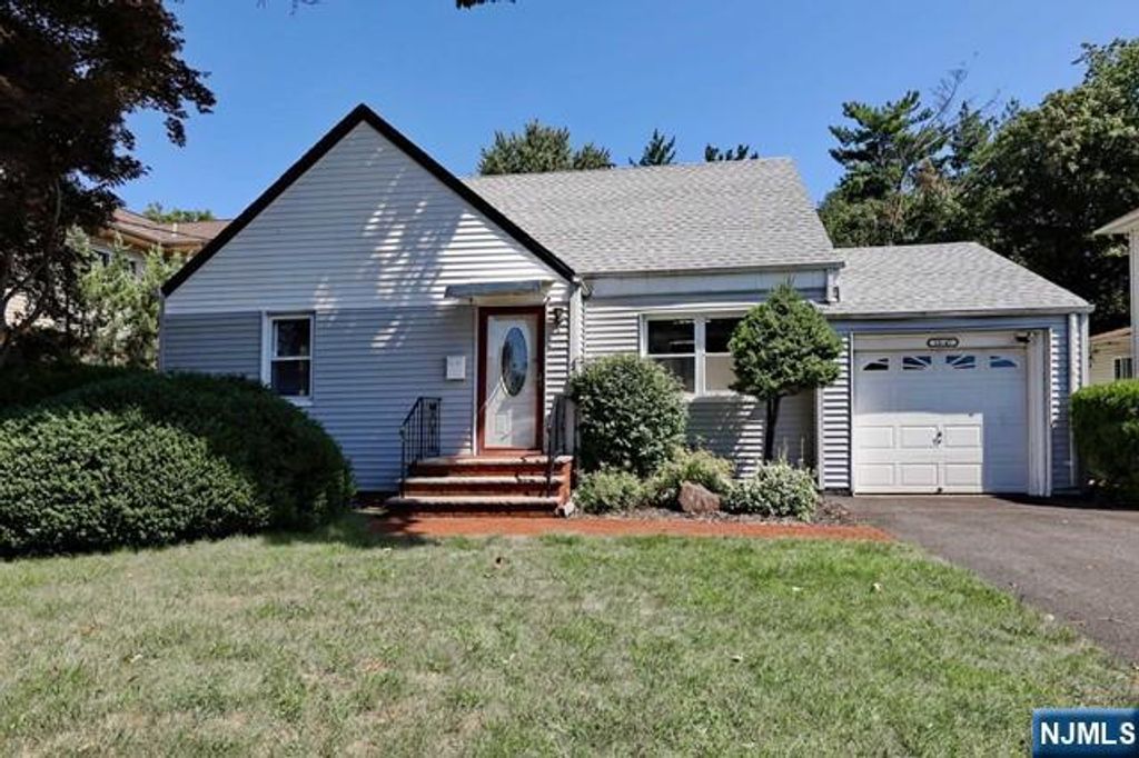 15-47 Elmary Place, Fair Lawn, NJ 07410