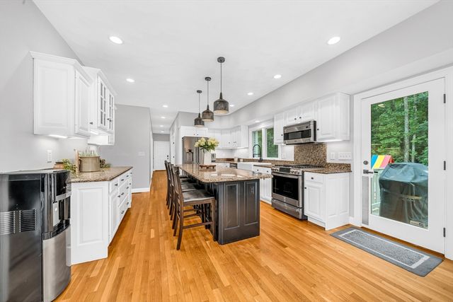 3 Suffolk Cir, Andover, MA 01810