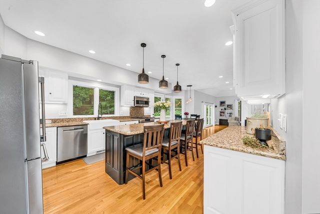 3 Suffolk Cir, Andover, MA 01810
