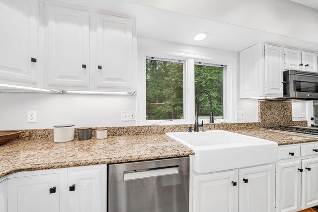 3 Suffolk Cir, Andover, MA 01810