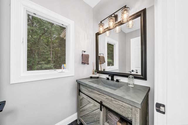3 Suffolk Cir, Andover, MA 01810