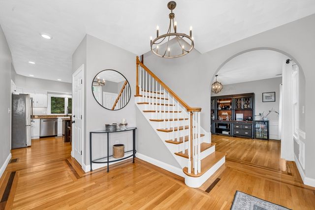 3 Suffolk Cir, Andover, MA 01810