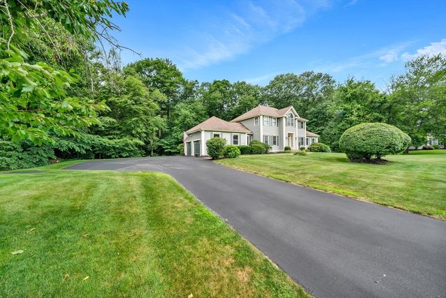 3 Suffolk Cir, Andover, MA 01810