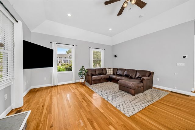 3 Suffolk Cir, Andover, MA 01810