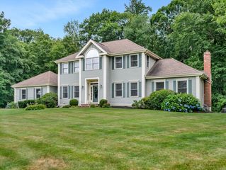 3 Suffolk Cir, Andover, MA 01810