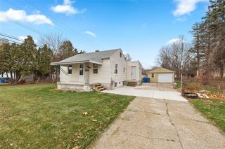 21118 Wellington Avenue E, Warren, MI 48089