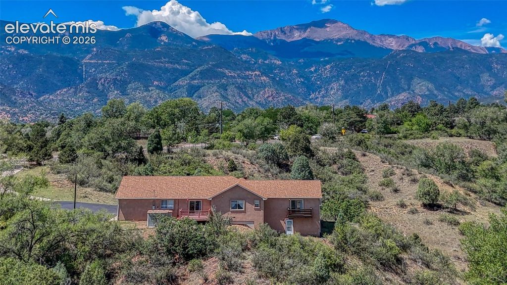 2205 Mesa Road, Colorado Springs, CO 80904 — exterior