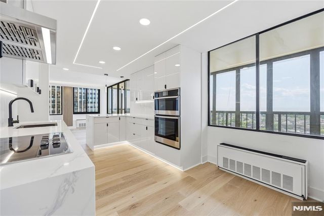 300 Winston 2617, Cliffside Park, NJ 07010