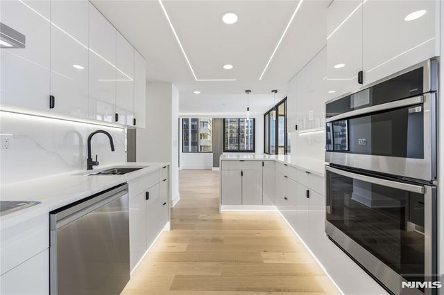 300 Winston 2617, Cliffside Park, NJ 07010