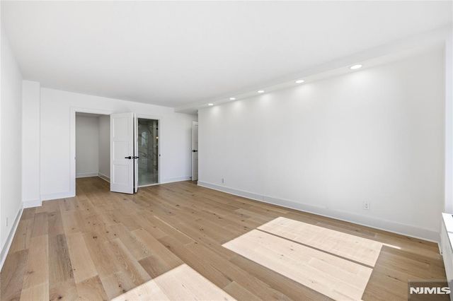 300 Winston 2617, Cliffside Park, NJ 07010