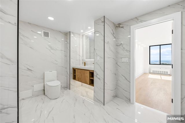 300 Winston 2617, Cliffside Park, NJ 07010