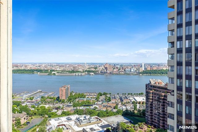 300 Winston 2617, Cliffside Park, NJ 07010