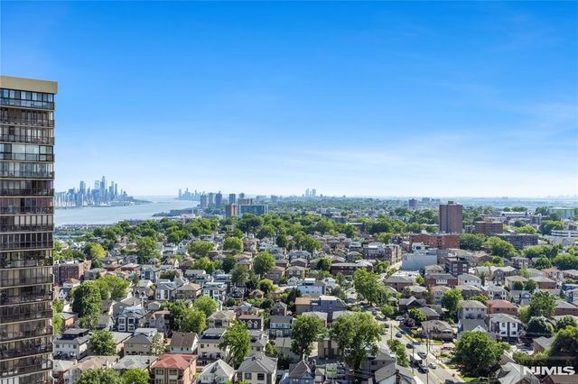 300 Winston 2617, Cliffside Park, NJ 07010