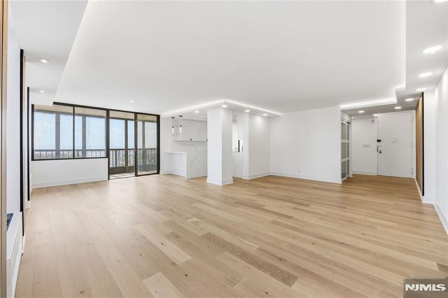300 Winston 2617, Cliffside Park, NJ 07010