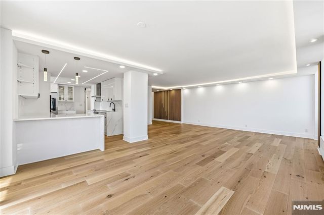 300 Winston 2617, Cliffside Park, NJ 07010