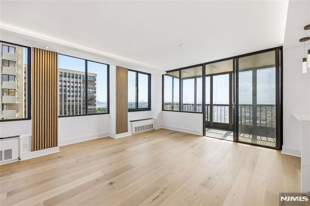 300 Winston 2617, Cliffside Park, NJ 07010