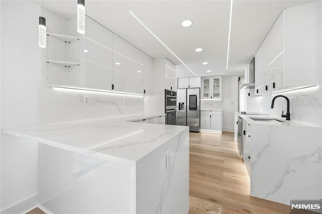 300 Winston 2617, Cliffside Park, NJ 07010