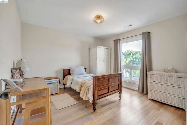 2380 Cabrillo Dr, Hayward, CA 94545