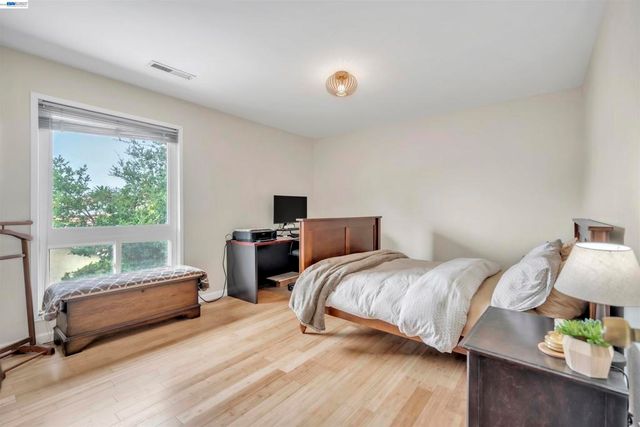 2380 Cabrillo Dr, Hayward, CA 94545