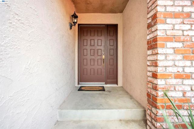 2380 Cabrillo Dr, Hayward, CA 94545