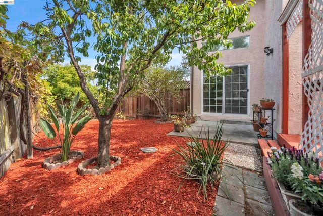 2380 Cabrillo Dr, Hayward, CA 94545